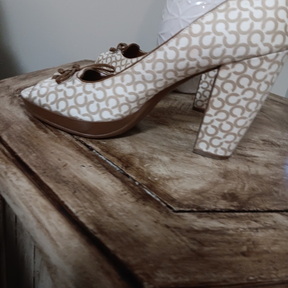 Like New Coach Sandals - Picture 5 of 7